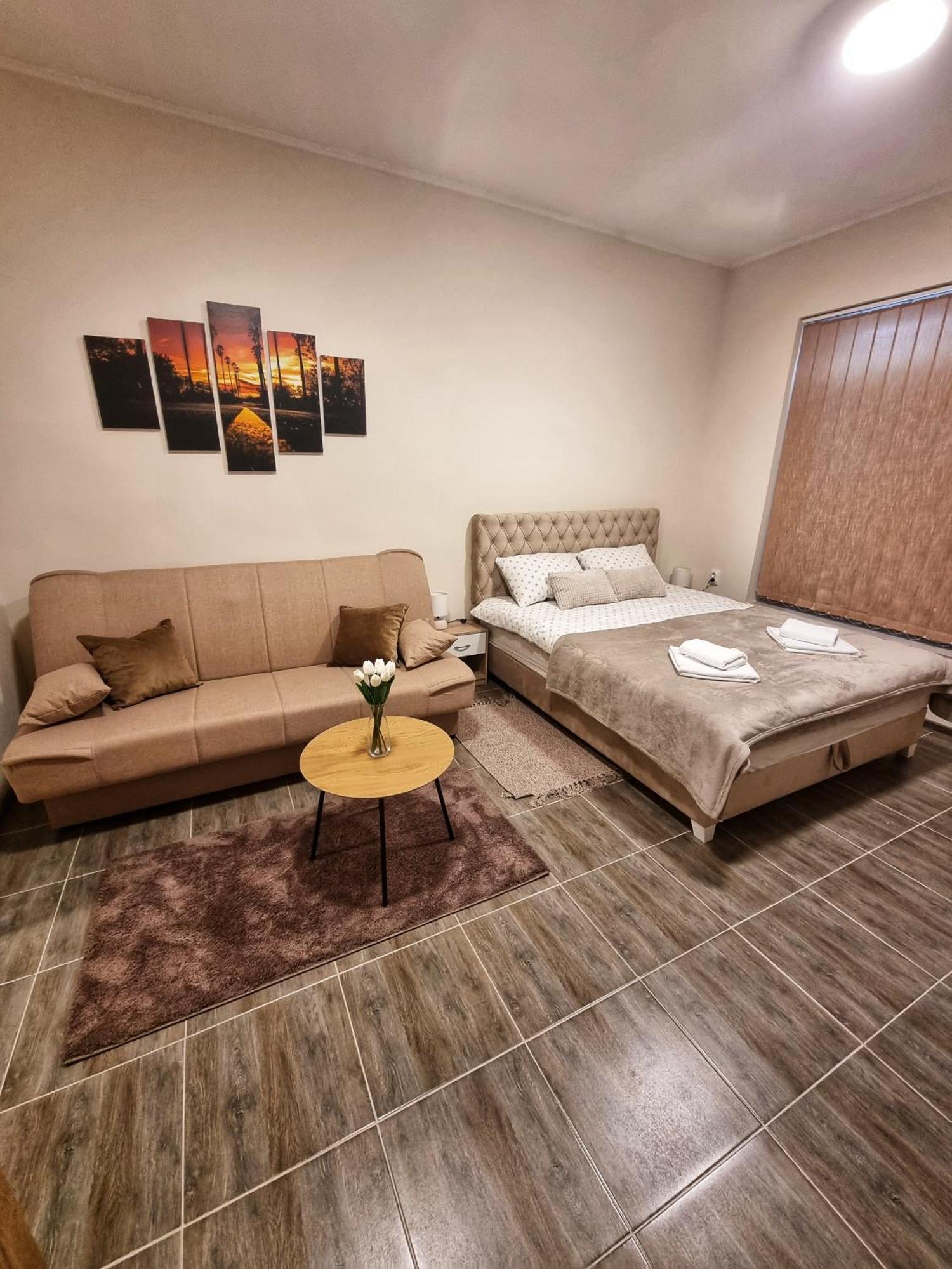 Dorce Apartmani Horgos Esterno foto