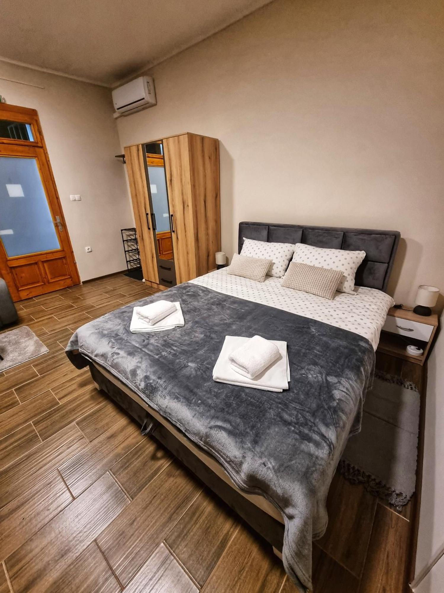Dorce Apartmani Horgos Esterno foto
